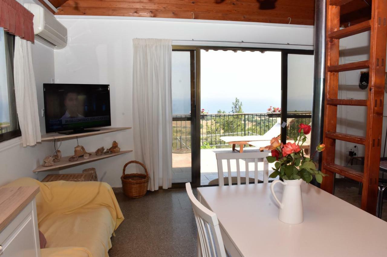 Philip'S Holiday House เนโอโชริโอ ภายนอก รูปภาพ