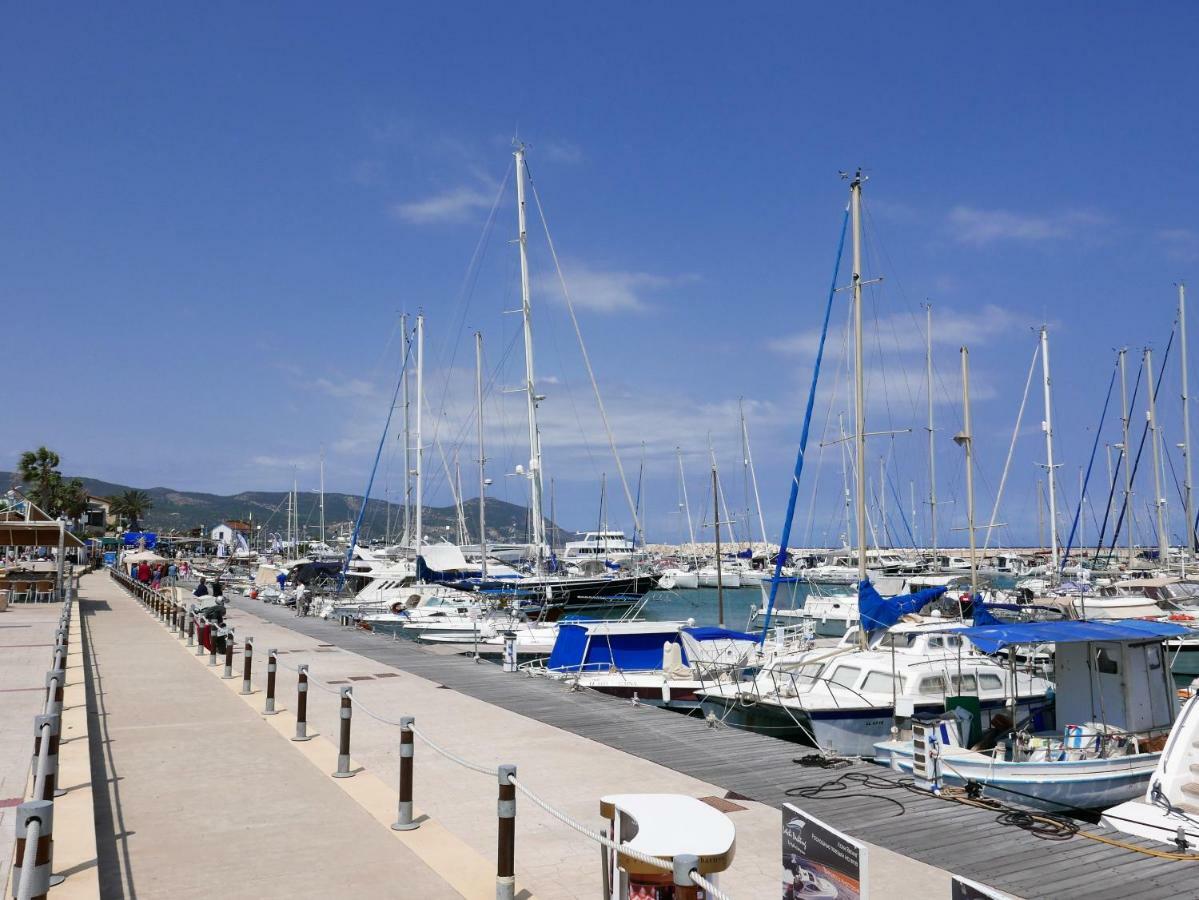 Philip'S Holiday House เนโอโชริโอ ภายนอก รูปภาพ